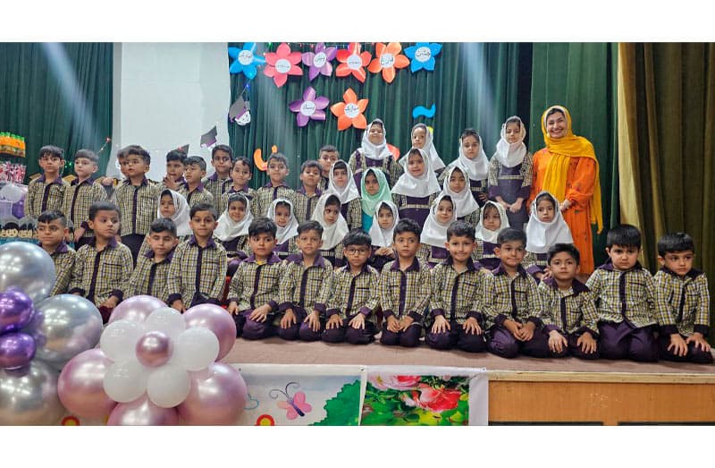 جشن فارغ تحصیلی پیش دبستانی کودکستان کیارش سال۱۴۰۳